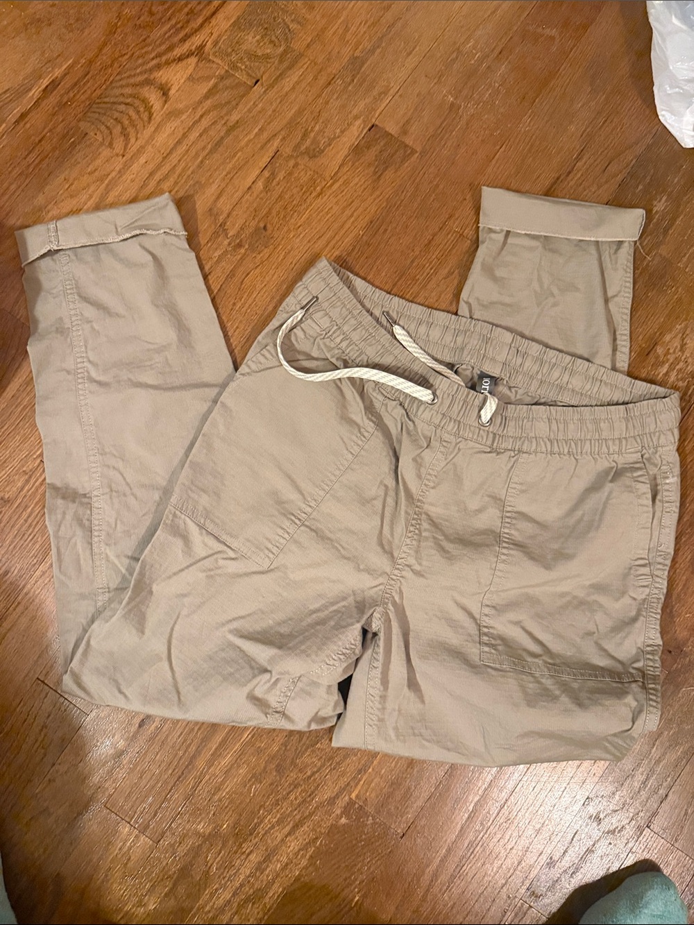Vuori Women's Cargo Jogger Pants - Light Tan